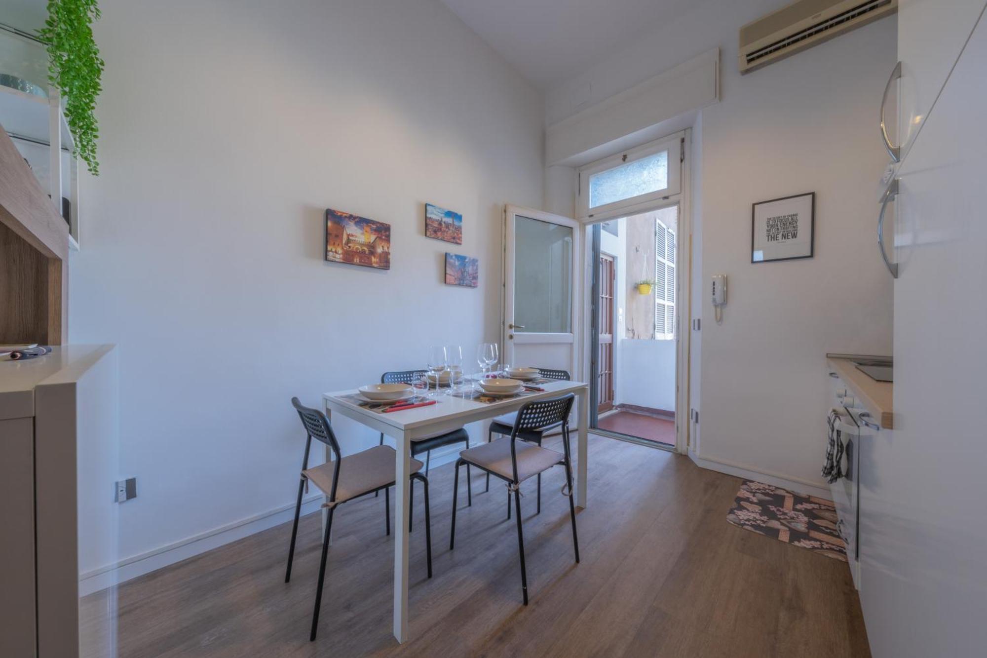 Suite In The Center Of Bologna Exterior photo