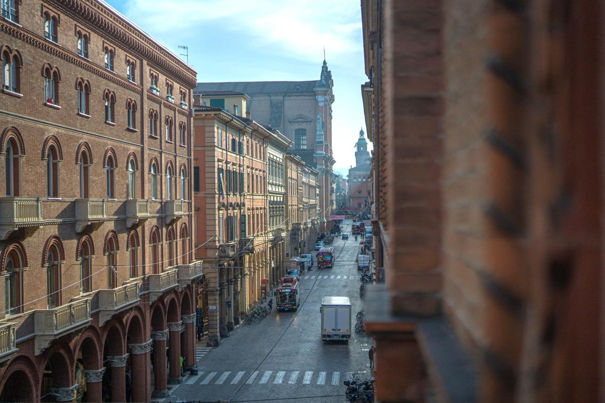 Suite In The Center Of Bologna Exterior photo