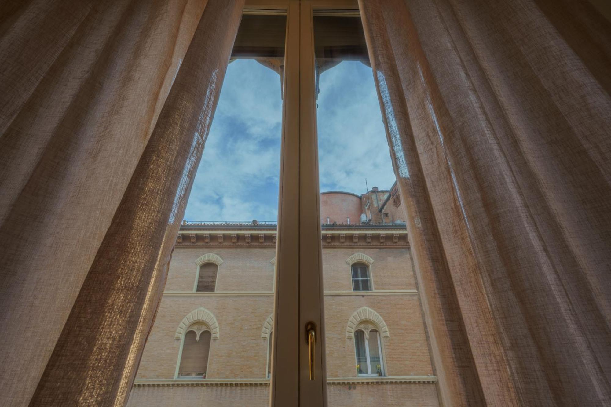 Suite In The Center Of Bologna Exterior photo