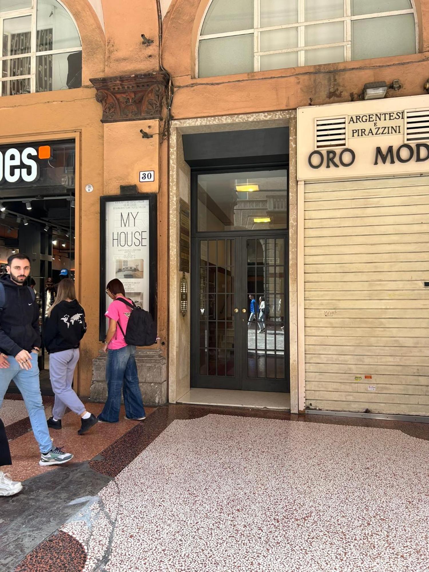Suite In The Center Of Bologna Exterior photo
